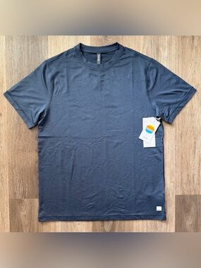 Vuori Short Sleeve  Ponto Performance Tee Azure Heather Sz Large V1057 NWT